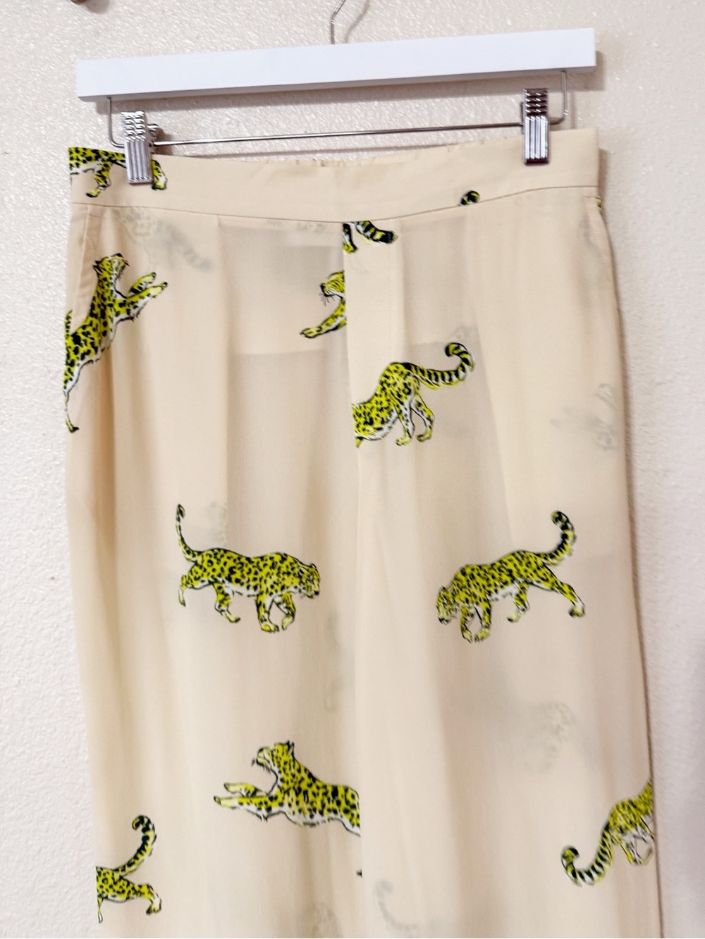 Equipment Joselyn Leopard Silk Novelty Pajama Pants size XXS $275 MSRP - Picture 3 of 9